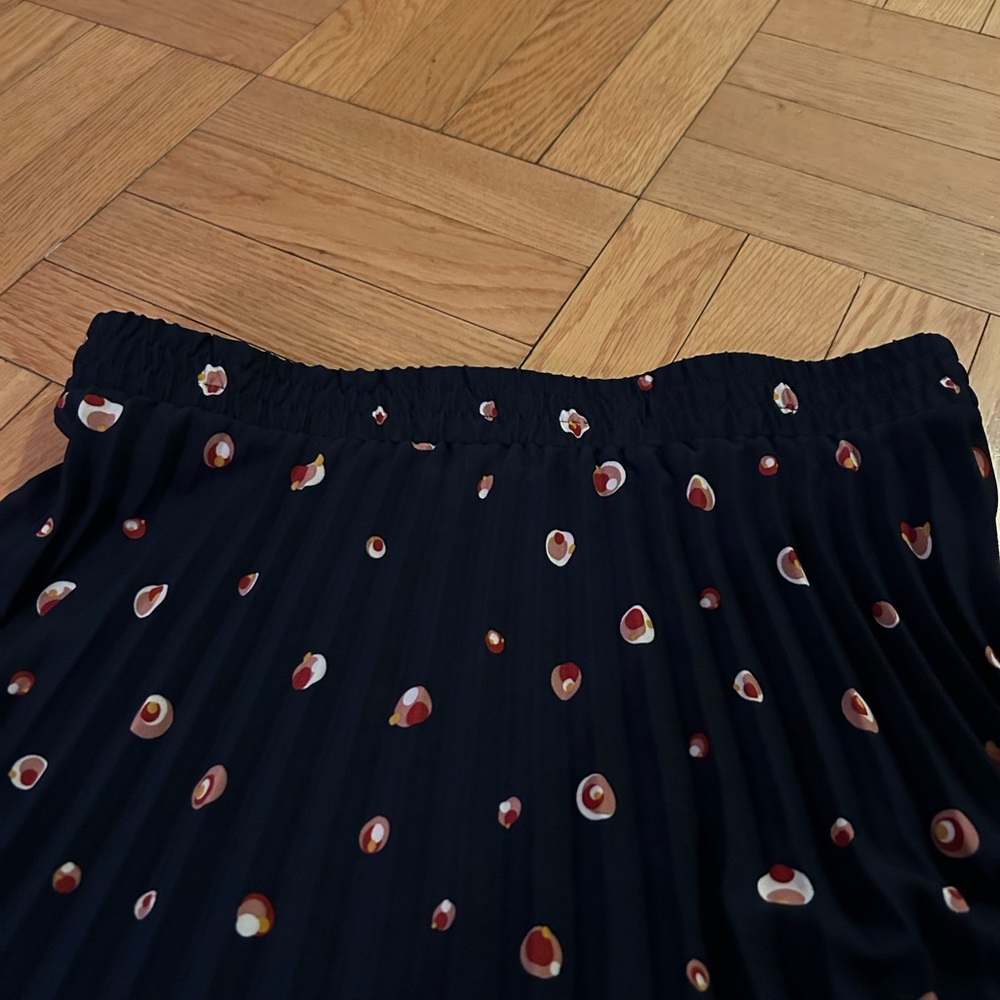 Navy pleated maxi skirt - Picture 3 of 3